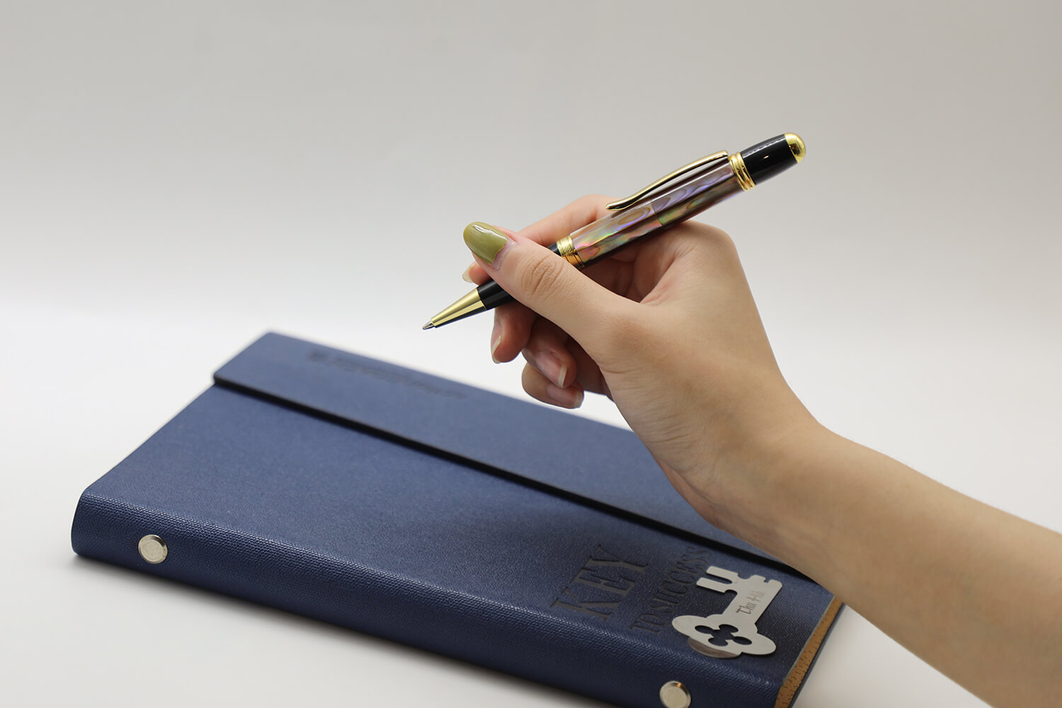 Bút Ký Ngọc Trai - Quà Tặng Sếp Cao Cấp & Sang Trọng (1)