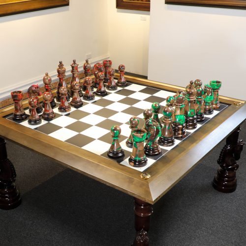 Bộ quân cờ khổng lồ Deluxe kèm bàn – phối hợp cao cấp giữa gỗ & resin. Bộ cờ trang trí nghệ thuật sang trọng.