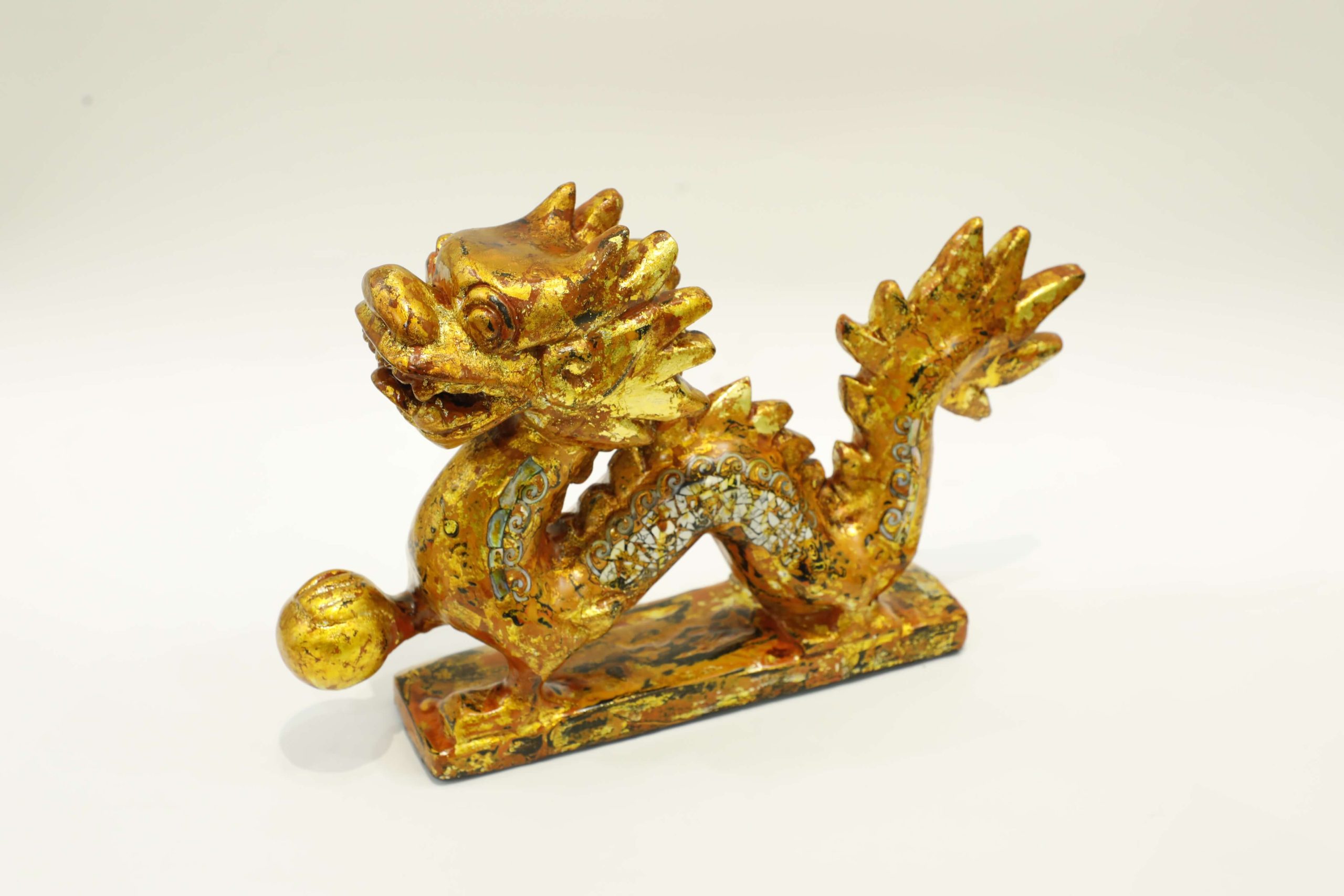 Nhất Long Vờn Ngọc IV - Tượng Sơn Mài Nghệ Thuật bởi Họa Sĩ Nguyễn Tấn Phát Nhất Long Vờn Ngọc IV - Tượng Sơn Mài Nghệ Thuật bởi Họa Sĩ Nguyễn Tấn Phát