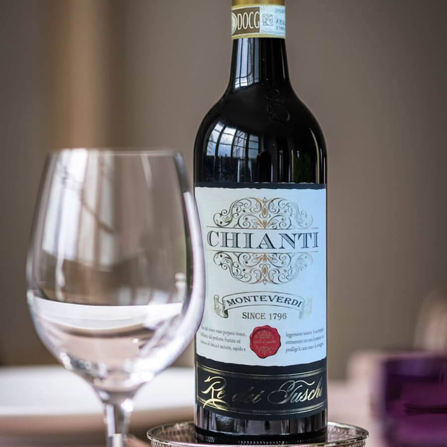 Rượu Vang Chianti Trong Văn Hóa Tặng Quà Của Người Ý
